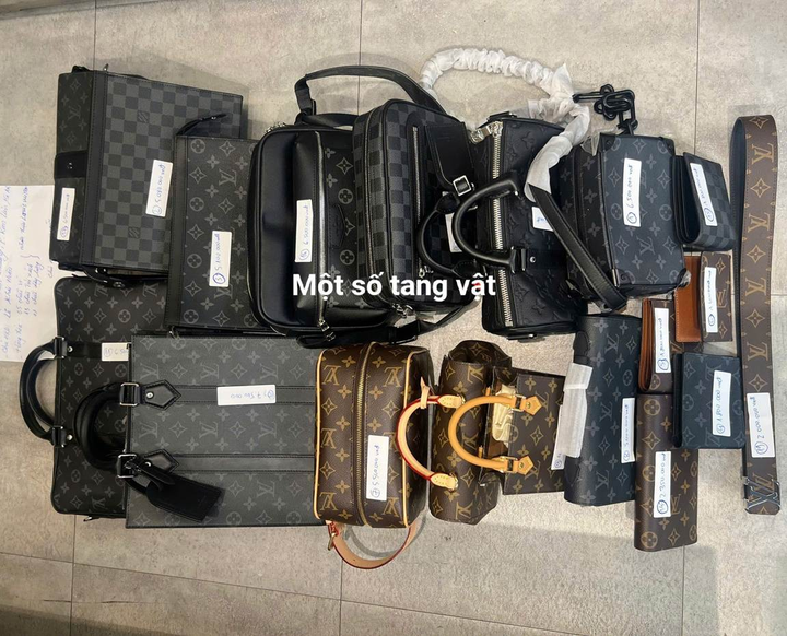 Hanoi police seize fake Louis Vuitton and Gucci bags - 1 Hanoi police seize fake Louis Vuitton and Gucci bags - 1