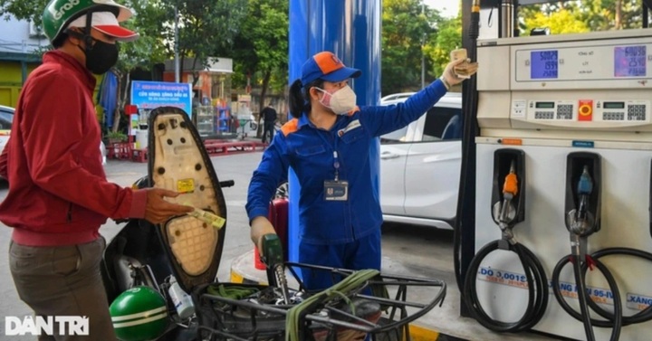 Vietnam's consumer prices fall 0.12 per cent in July as fuel costs ease - 1