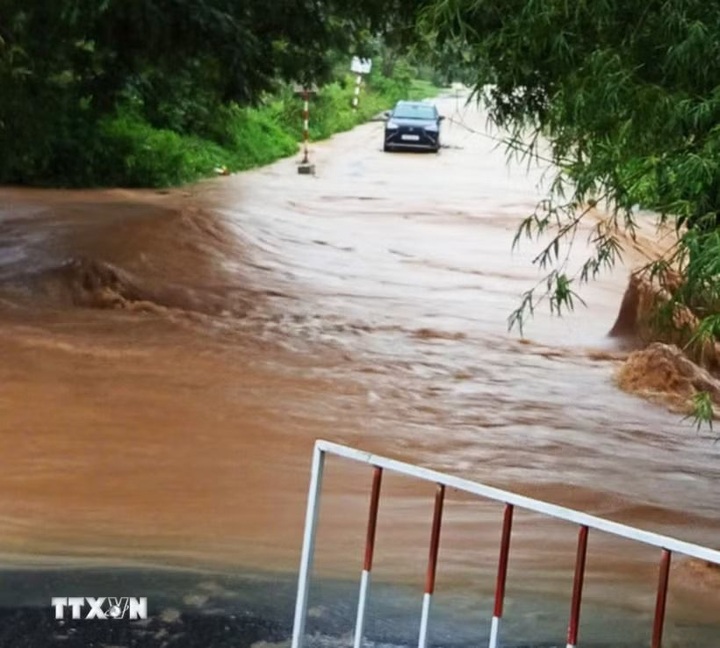 Flooding cuts off border villages in Quang Tri - 1 Flooding cuts off border villages in Quang Tri - 1