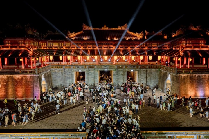 Hue expects 535,000 visitors over National Day holiday - 1