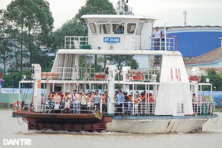 Ferry and boat services to An Giang islands suspended - 1