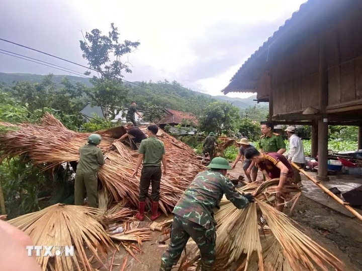 Two injured, 147 homes damaged as thunderstorm hit Lao Cai - 1