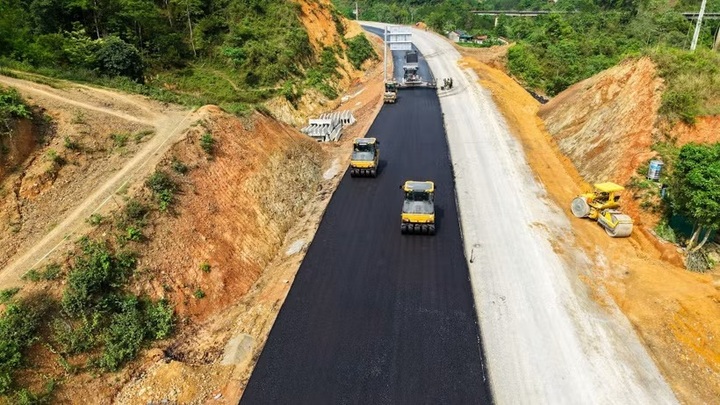 Vietnam targets completion of 34 transport projects this year - 1 Vietnam targets completion of 34 transport projects this year - 1