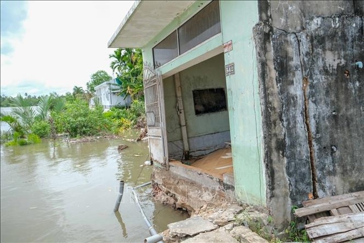 Can Tho moves to tackle 300 erosion sites - 1