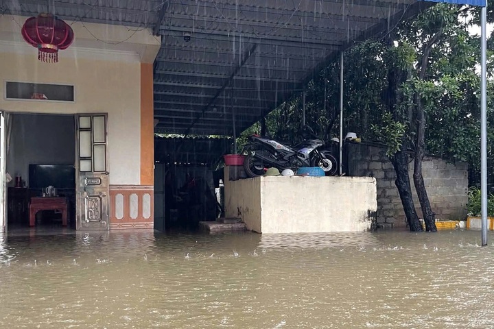 Ninh Binh tourist sites suspend activities as floods rise - 1