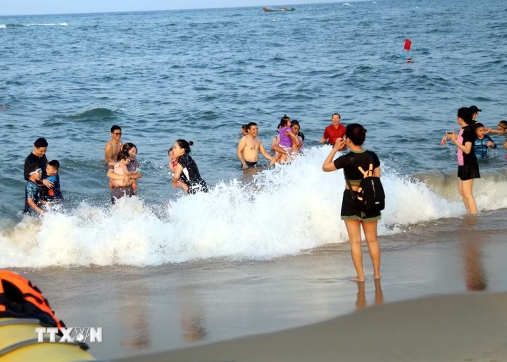 Quang Tri plans major upgrade of Nhat Le beachfront - 1
