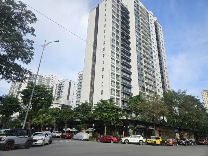 Apartment prices fall but remain unaffordable in Hanoi, HCM City - 1