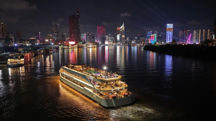 HCM City footbridge expected to boost Saigon River tourism - 1