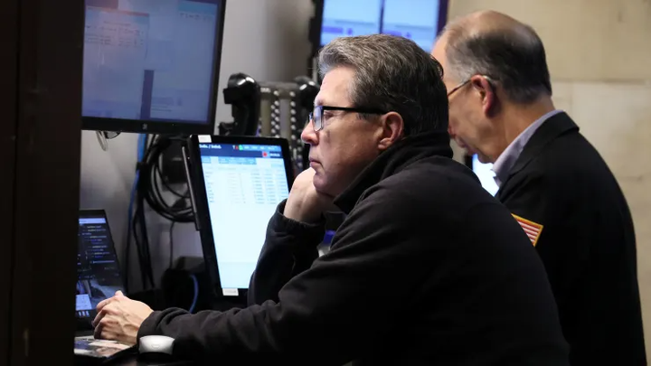 Dow Jones giảm mạnh nhất hơn 1 tháng, S&P 500 "đi lùi" 3 phiên liên tiếp - 1 Dow Jones giảm mạnh nhất hơn 1 tháng, S&P 500 "đi lùi" 3 phiên liên tiếp - 1