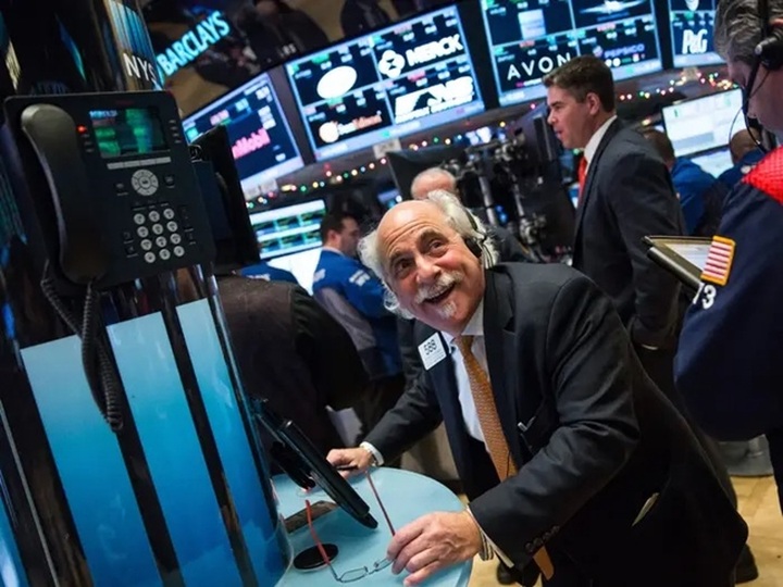 S&P 500, Nasdaq leo lên đỉnh mới sau cuộc họp của Fed - 1