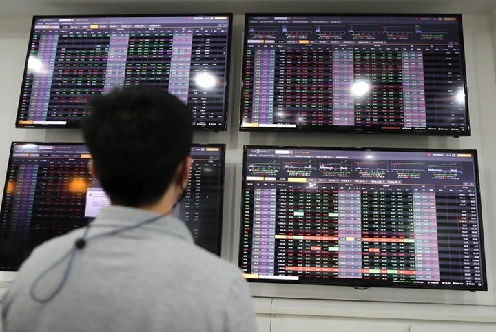 Cổ phiếu ông lớn dệt may giảm sàn sau tin dữ - 1