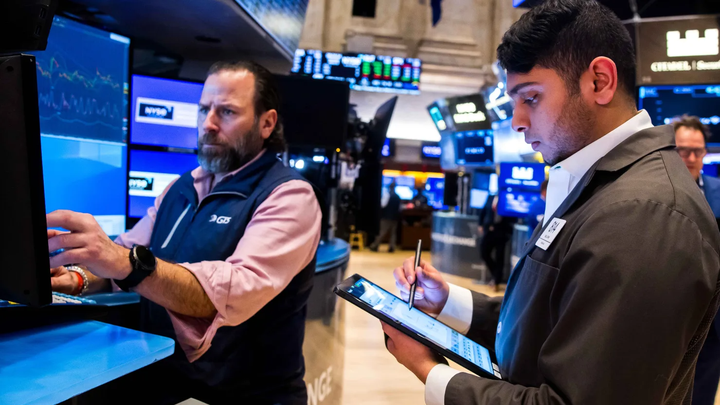 Chứng khoán Mỹ "gượng dậy" nhờ tin tốt từ lạm phát - 1 Chứng khoán Mỹ "gượng dậy" nhờ tin tốt từ lạm phát - 1