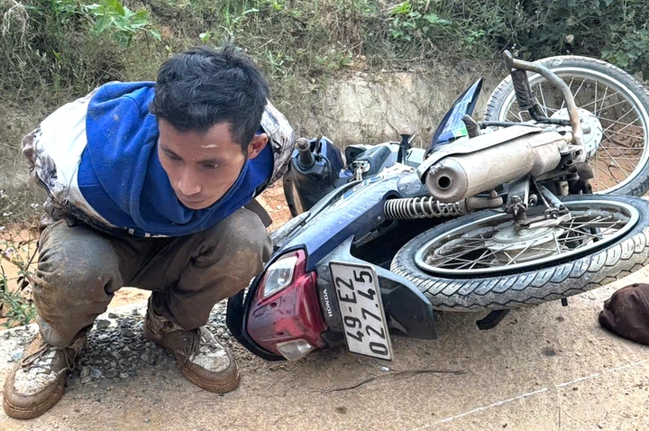 Công an bắt giữ kẻ bịt mặt dùng "bom xăng" cướp ngân hàng - 1