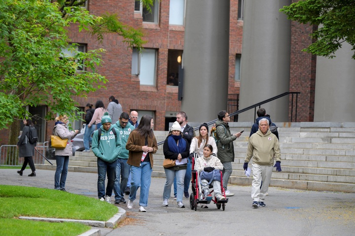Mỹ: Du học sinh Đại học Harvard rơi vào tình trạng “hoảng loạn hàng loạt” - 1 Mỹ: Du học sinh Đại học Harvard rơi vào tình trạng “hoảng loạn hàng loạt” - 1