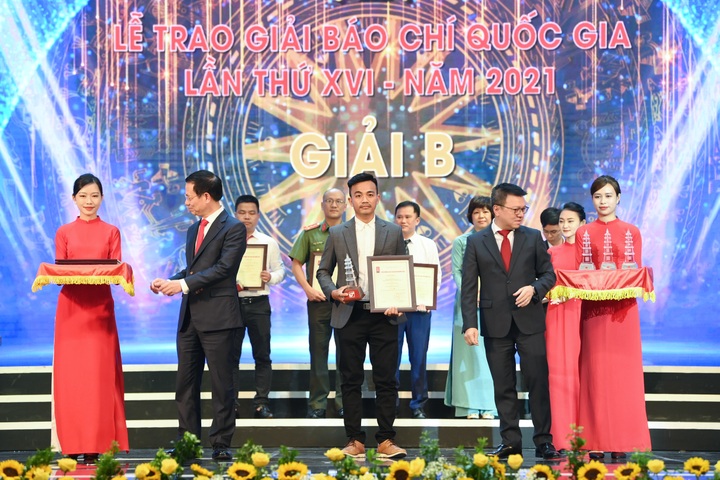 Hành trình 20 năm của niềm tin và tri thức - 4 Hành trình 20 năm của niềm tin và tri thức - 4