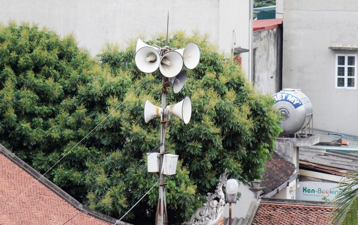 Những “người đưa tin” của làng quê - 2