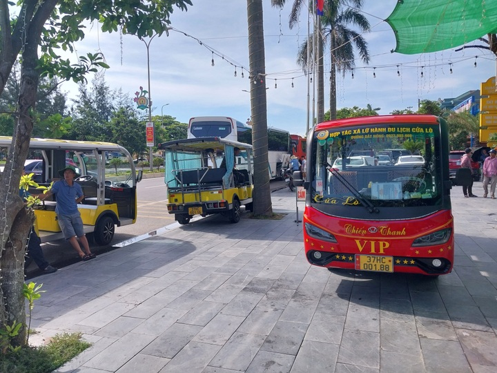 Hàng trăm chủ xe điện ở Cửa Lò lo mất kế sinh nhai vì quy định mới - 1 Hàng trăm chủ xe điện ở Cửa Lò lo mất kế sinh nhai vì quy định mới - 1