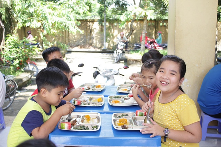 Nỗi lo bữa ăn học đường - 1