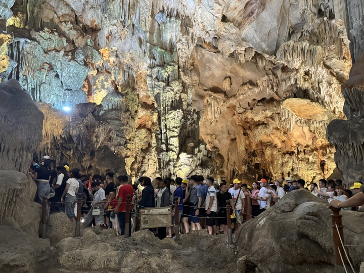 Lạc vào chốn bồng lai tiên cảnh ở động Thiên Cung - 1 Lạc vào chốn bồng lai tiên cảnh ở động Thiên Cung - 1