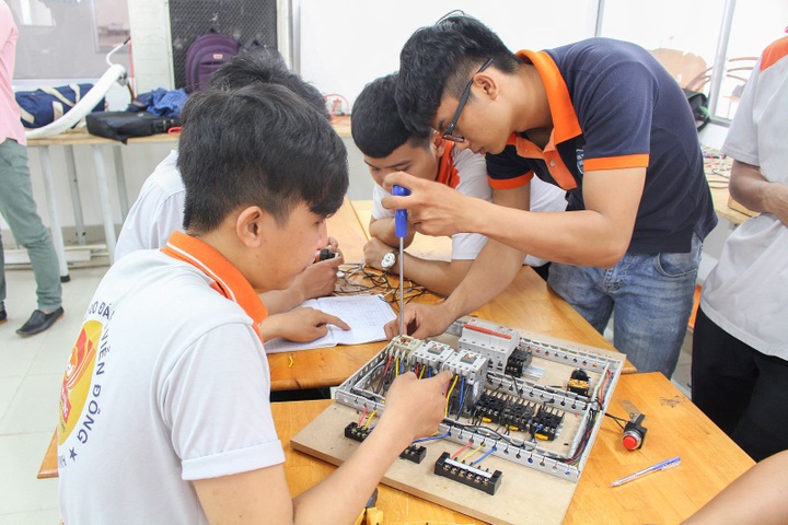 Cơ hội việc làm đang thu hẹp với lao động trẻ - 1 Cơ hội việc làm đang thu hẹp với lao động trẻ - 1