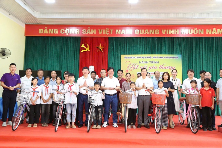 “Hành trình kết nối yêu thương” đến với học sinh nghèo vượt khó tại Phú Thọ - 2 “Hành trình kết nối yêu thương” đến với học sinh nghèo vượt khó tại Phú Thọ - 2