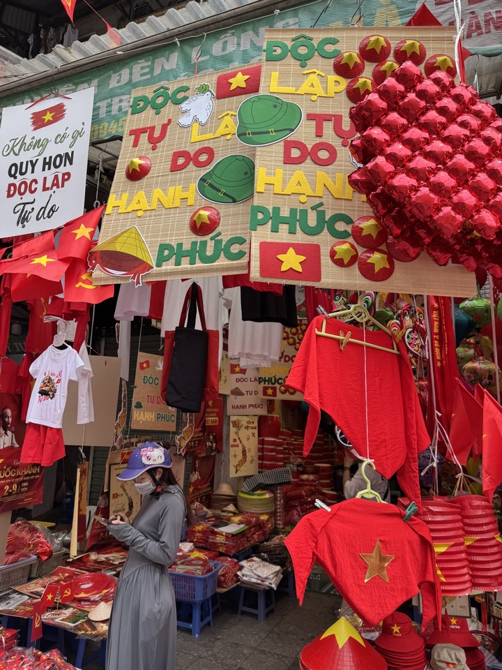 Tự hào dân tộc từ sắc màu yêu nước và đoàn kết - 4 Tự hào dân tộc từ sắc màu yêu nước và đoàn kết - 4