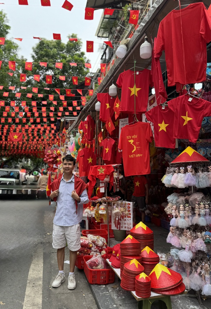 Tự hào dân tộc từ sắc màu yêu nước và đoàn kết - 1 Tự hào dân tộc từ sắc màu yêu nước và đoàn kết - 1