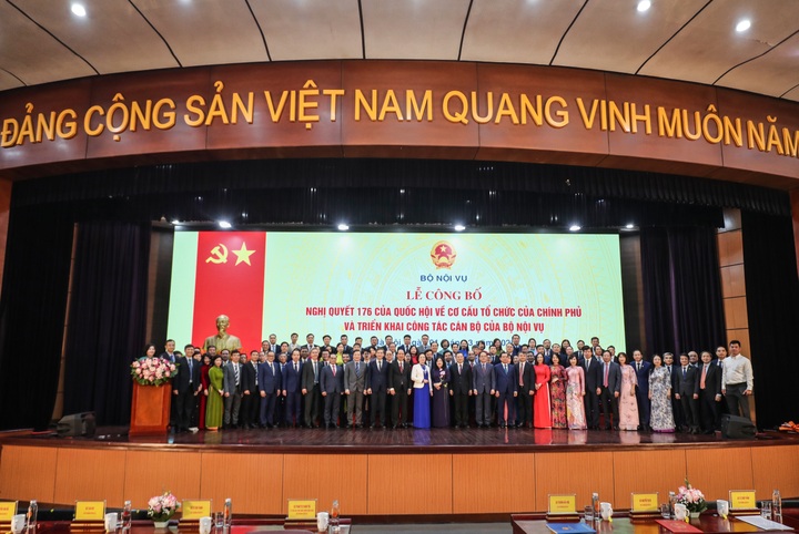 Phát huy truyền thống lịch sử 80 năm vẻ vang Bộ Nội vụ - 3 Phát huy truyền thống lịch sử 80 năm vẻ vang Bộ Nội vụ - 3