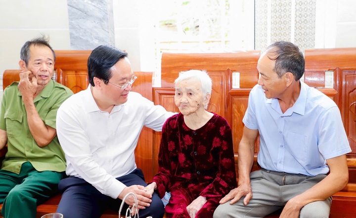 Nghệ An: Tiếp nối mạch nguồn tri ân - 1 Nghệ An: Tiếp nối mạch nguồn tri ân - 1