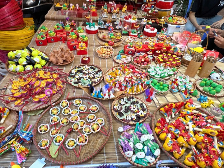 Hàng truyền thống chiếm ưu thế nơi Trung thu phố cổ - 1 Hàng truyền thống chiếm ưu thế nơi Trung thu phố cổ - 1