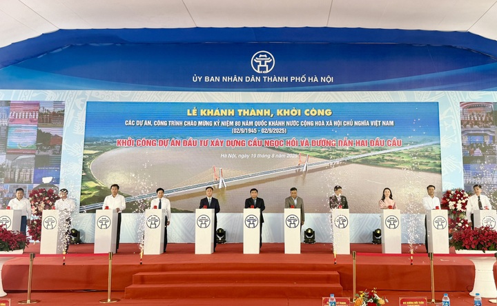 Thủ tướng thúc đẩy giải ngân vốn đầu tư công - 1 Thủ tướng thúc đẩy giải ngân vốn đầu tư công - 1