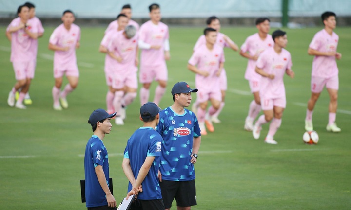 Đội tuyển Việt Nam: Chiêu “cài răng lược” của HLV Kim Sang Sik - 1 Đội tuyển Việt Nam: Chiêu “cài răng lược” của HLV Kim Sang Sik - 1