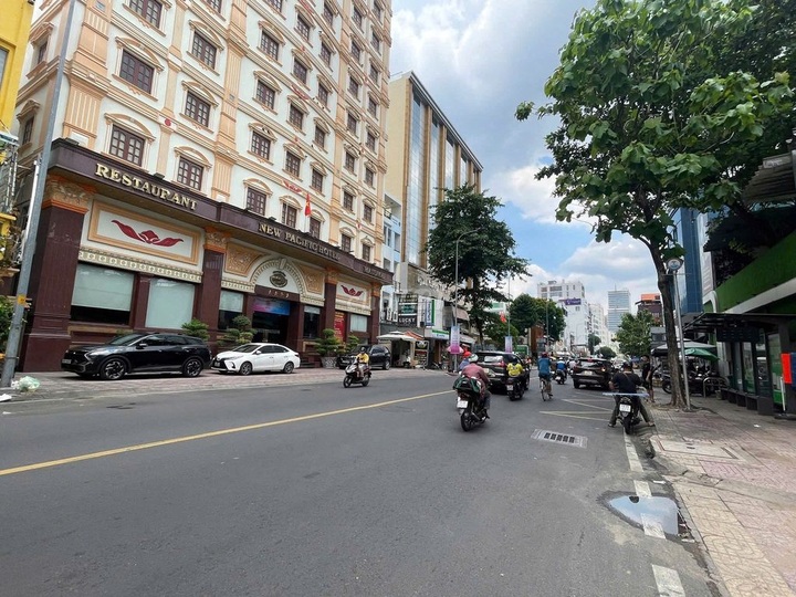 Phố vẫn hiền lành như xưa... - 2