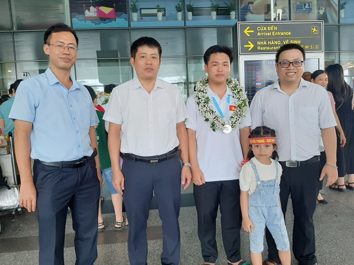 Người thầy của những “chuyến tàu” tri thức - 3