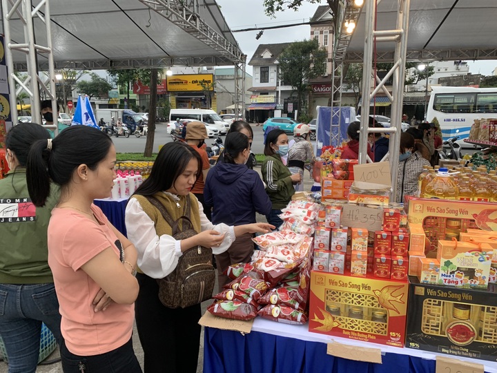 Để mọi người lao động đều có tết - 1