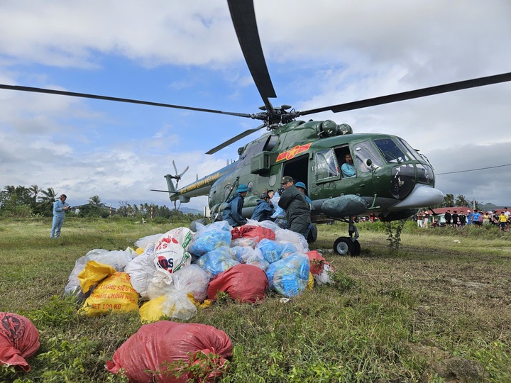 Hỗ trợ, khắc phục hậu quả nhanh nhất cho người dân vùng lũ - 1 Hỗ trợ, khắc phục hậu quả nhanh nhất cho người dân vùng lũ - 1