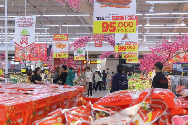 Dồi dào nguồn cung hàng tết - 2