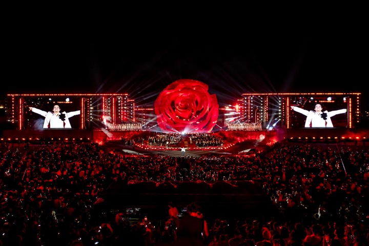 Sân khấu ca nhạc sôi động ngay từ đầu năm - 1