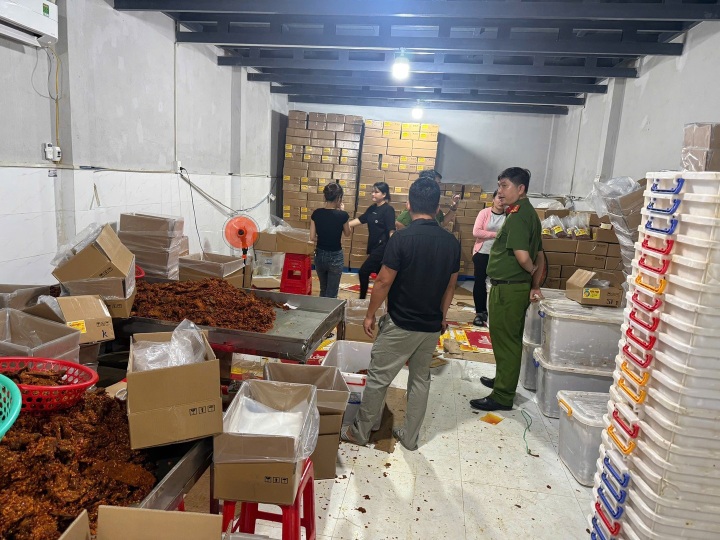 Cảnh báo nguy cơ mất an toàn thực phẩm dịp tết - 1