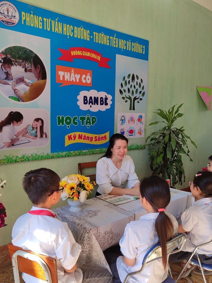 Khoảng lặng phía sau trang vở học sinh - 1