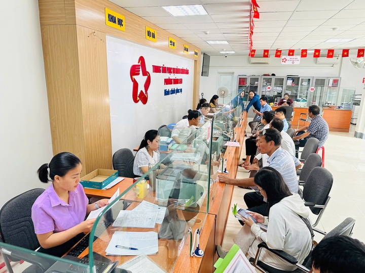 Thủ tục hành chính giải quyết nhanh hơn, dân bớt đi lại - 1