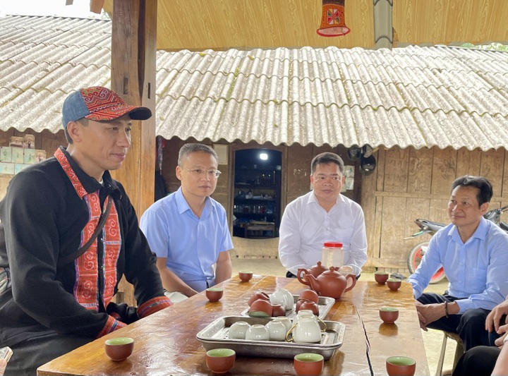 Đưa du khách đến với bản nghèo - 2