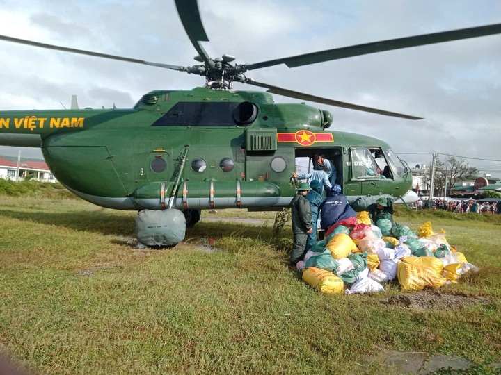 Tình quân dân, nghĩa đồng bào trong một năm đầy biến cố - 1