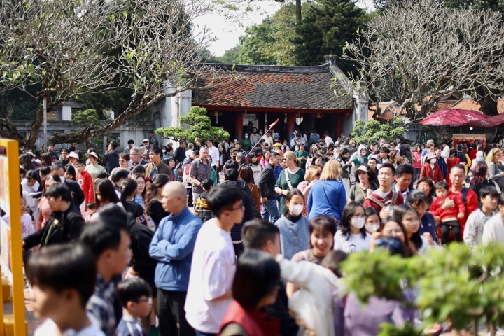 Du lịch Tết Bính Ngọ: Tăng trưởng ấn tượng - 2 Du lịch Tết Bính Ngọ: Tăng trưởng ấn tượng - 2