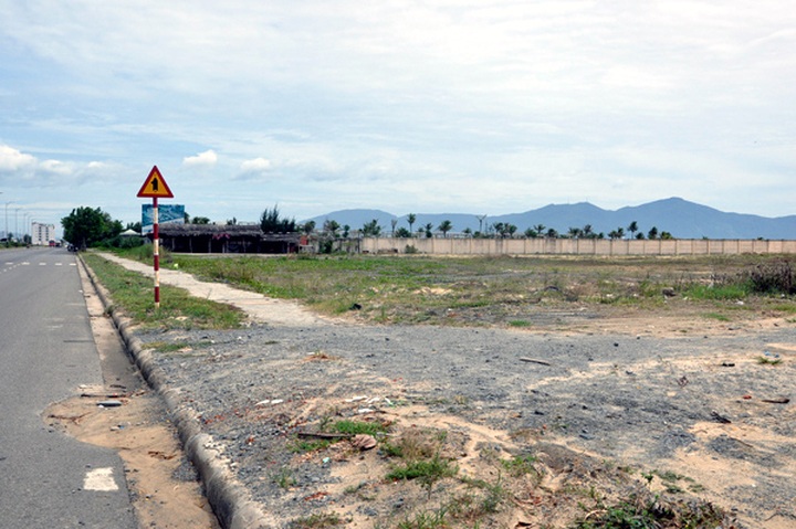 Lập đường dây nóng tiếp nhận, xử lý vi phạm về đất đai - 1