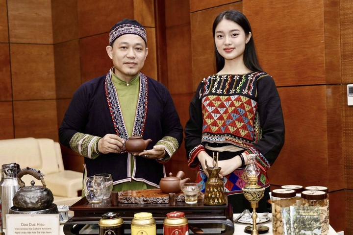 Khi chén trà kể chuyện tình mẹ và khát vọng quốc bảo Việt - 1