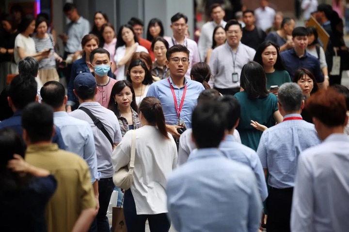 Singapore khuyến khích công chức chủ động tìm giải pháp, dám đổi mới - 1