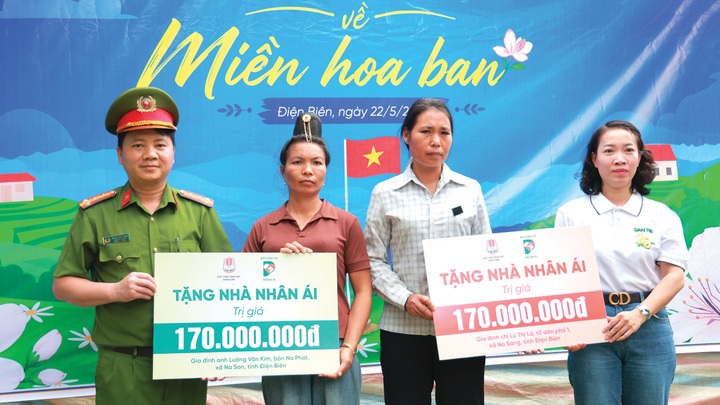 Những nhà báo lặng lẽ “thắp sáng tương lai” - 6 Những nhà báo lặng lẽ “thắp sáng tương lai” - 6