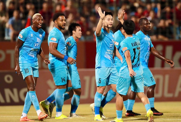 V-League tăng số ngoại binh: Cầu thủ nội có bị “bóp nghẹt”? - 1 V-League tăng số ngoại binh: Cầu thủ nội có bị “bóp nghẹt”? - 1