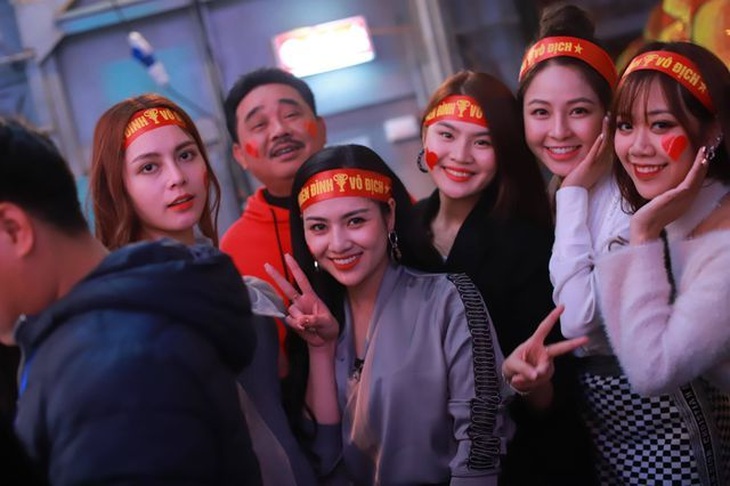 Dinh cơ bạc tỷ, hậu trường Táo quân, thành tích “khủng” của HHen Niê choáng ngợp showbiz Việt - Ảnh 7. Dinh cơ bạc tỷ, hậu trường Táo quân, thành tích “khủng” của HHen Niê choáng ngợp showbiz Việt - Ảnh 7.